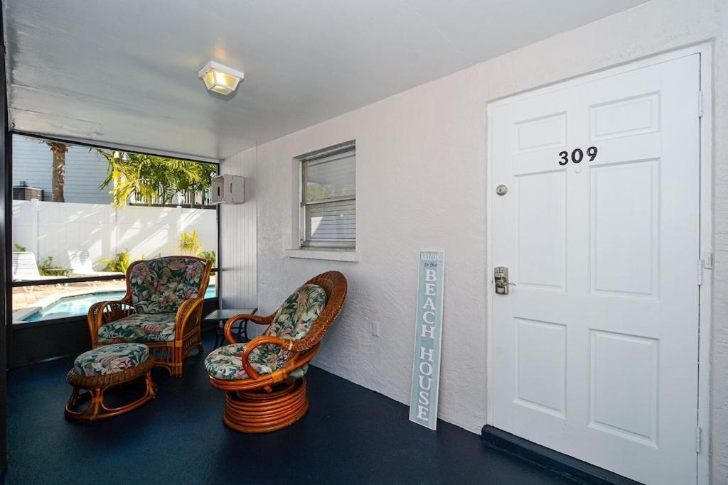 Canal 309 - Right In Siesta Key Village! Exterior photo
