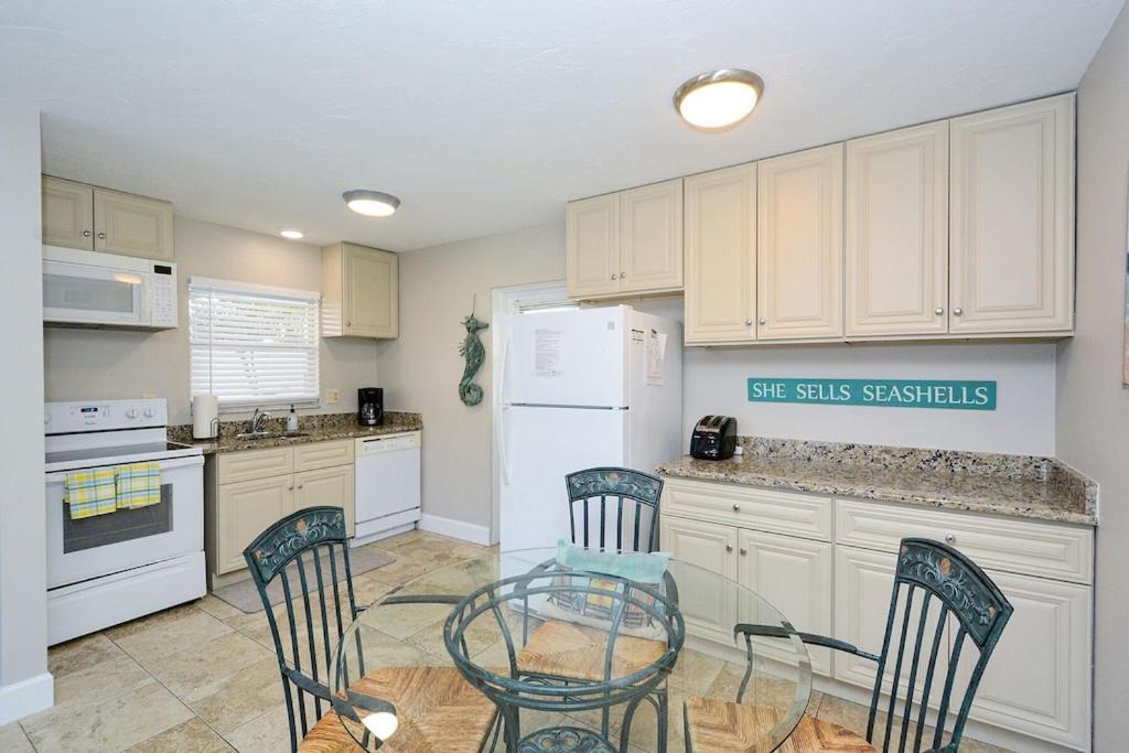 Canal 309 - Right In Siesta Key Village! Exterior photo