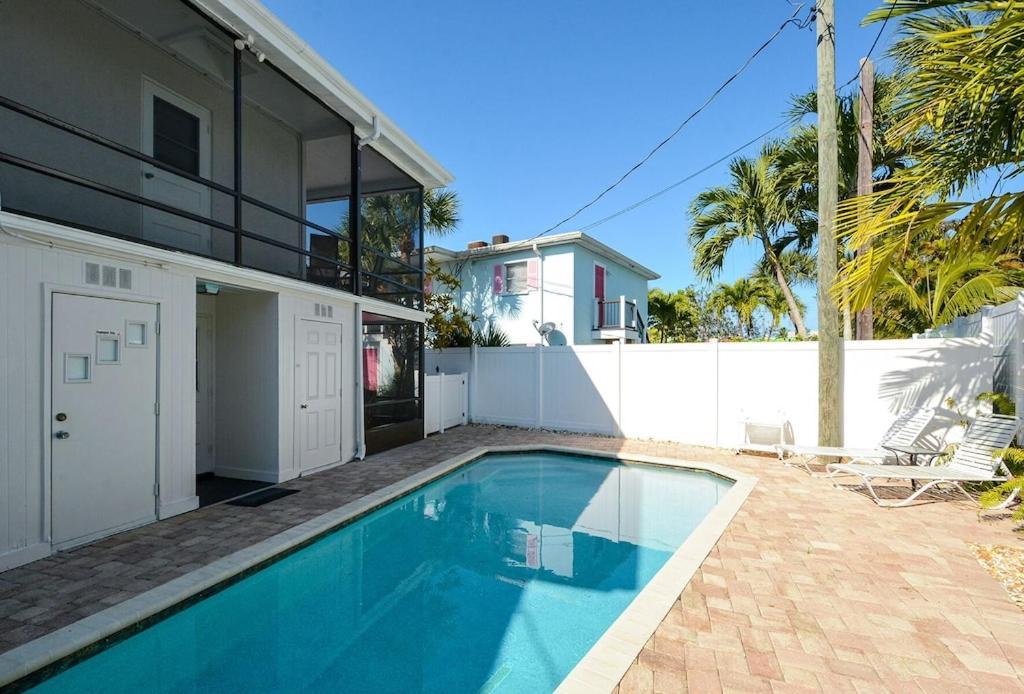 Canal 309 - Right In Siesta Key Village! Exterior photo