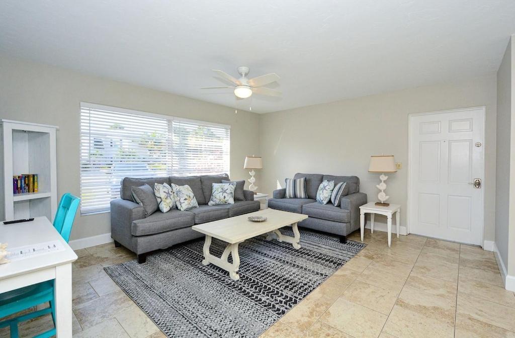 Canal 309 - Right In Siesta Key Village! Exterior photo