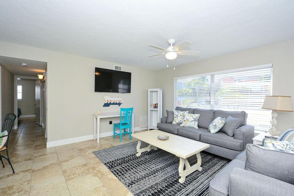 Canal 309 - Right In Siesta Key Village! Exterior photo