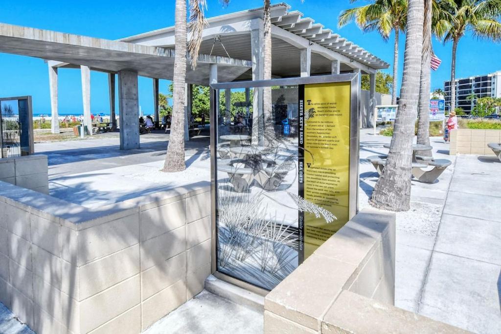 Canal 309 - Right In Siesta Key Village! Exterior photo