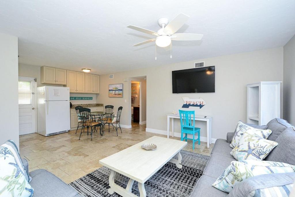 Canal 309 - Right In Siesta Key Village! Exterior photo