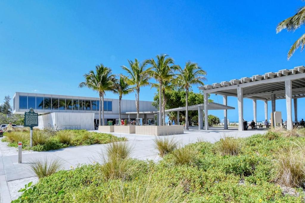 Canal 309 - Right In Siesta Key Village! Exterior photo