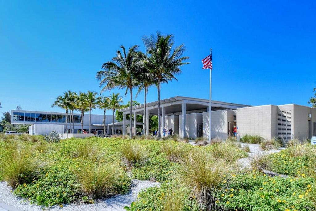 Canal 309 - Right In Siesta Key Village! Exterior photo