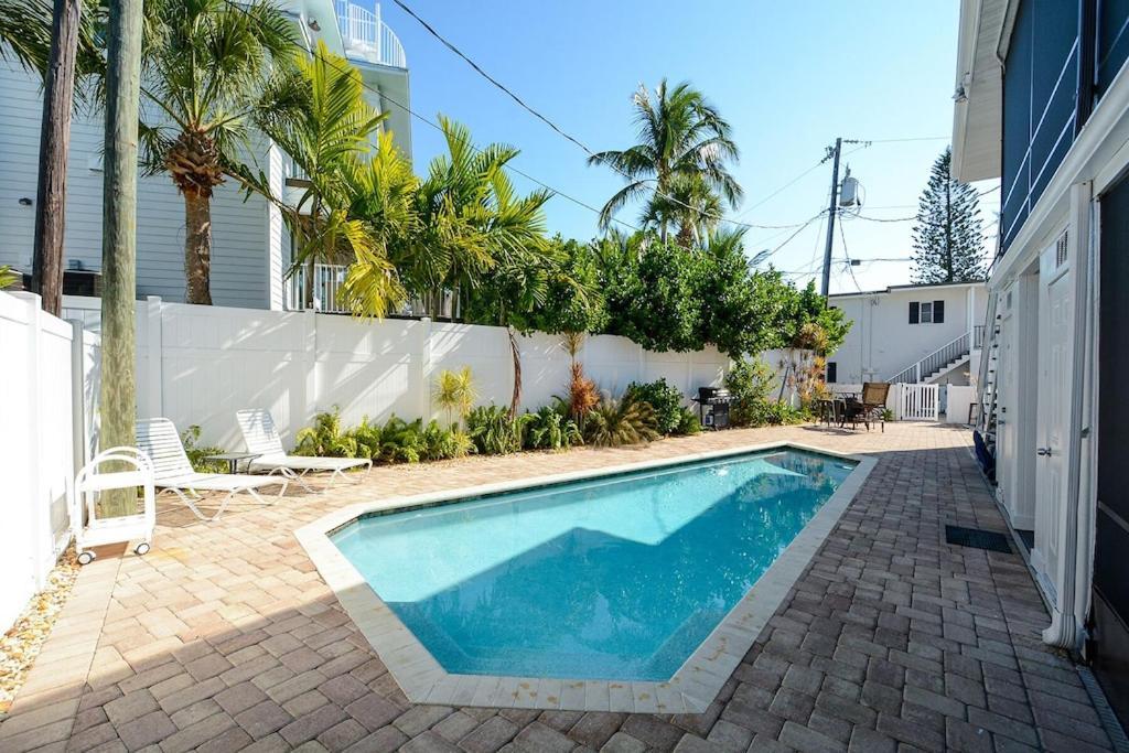 Canal 309 - Right In Siesta Key Village! Exterior photo