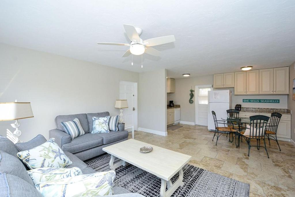 Canal 309 - Right In Siesta Key Village! Exterior photo