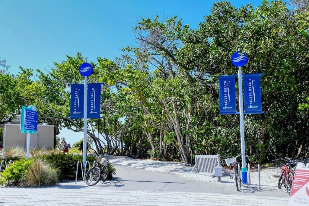 Canal 309 - Right In Siesta Key Village! Exterior photo